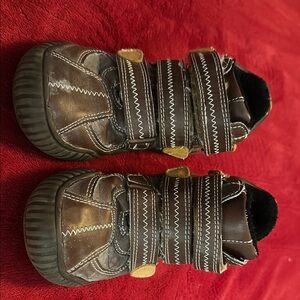 Vintage kids brown boots with Velcro